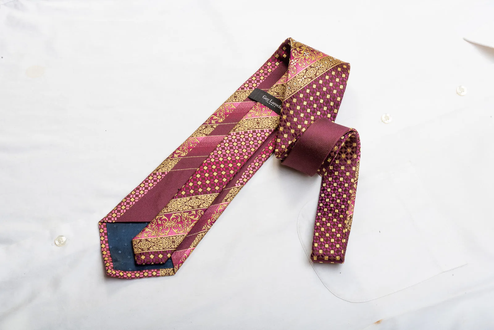 Guy Laroche Men's Rhinestone Necktie Gold Cartouche On Purple With Sparkles